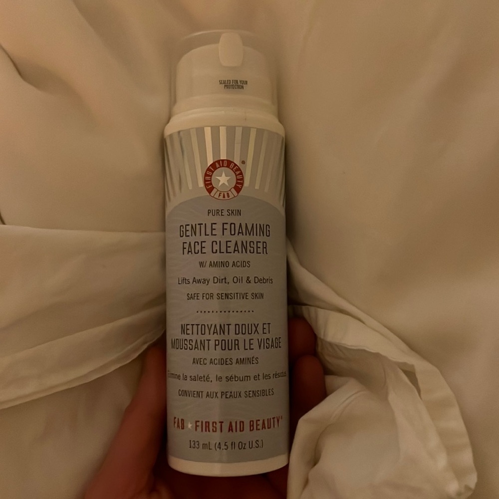 First Aid Beauty - Gentle Foaming Face Cleanser